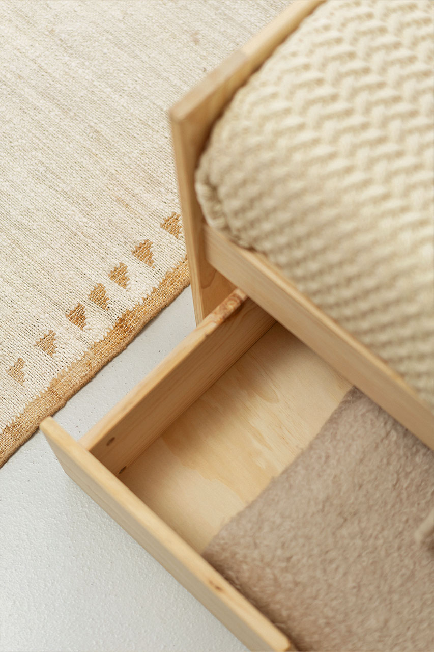 Imagen de ambiente 3 para:Cama doble de madera con cabecero y cajones